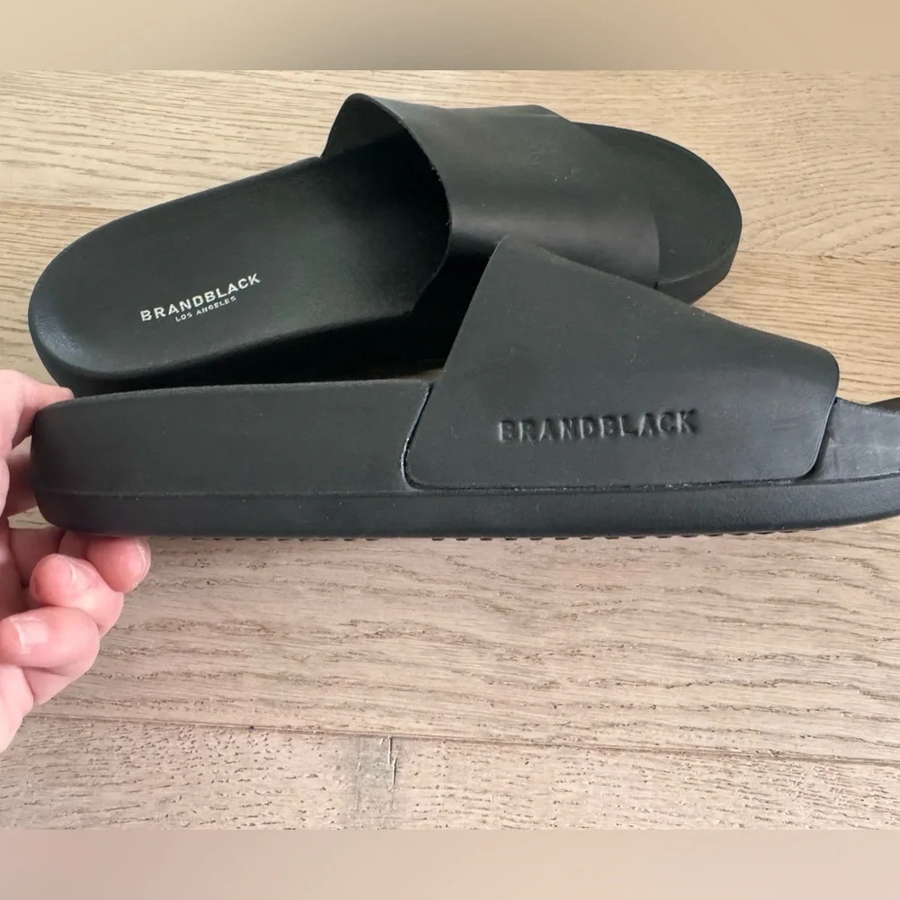 BRANDBLACK
Kashiba Lux Slides size 6.5 - Picture 3 of 6